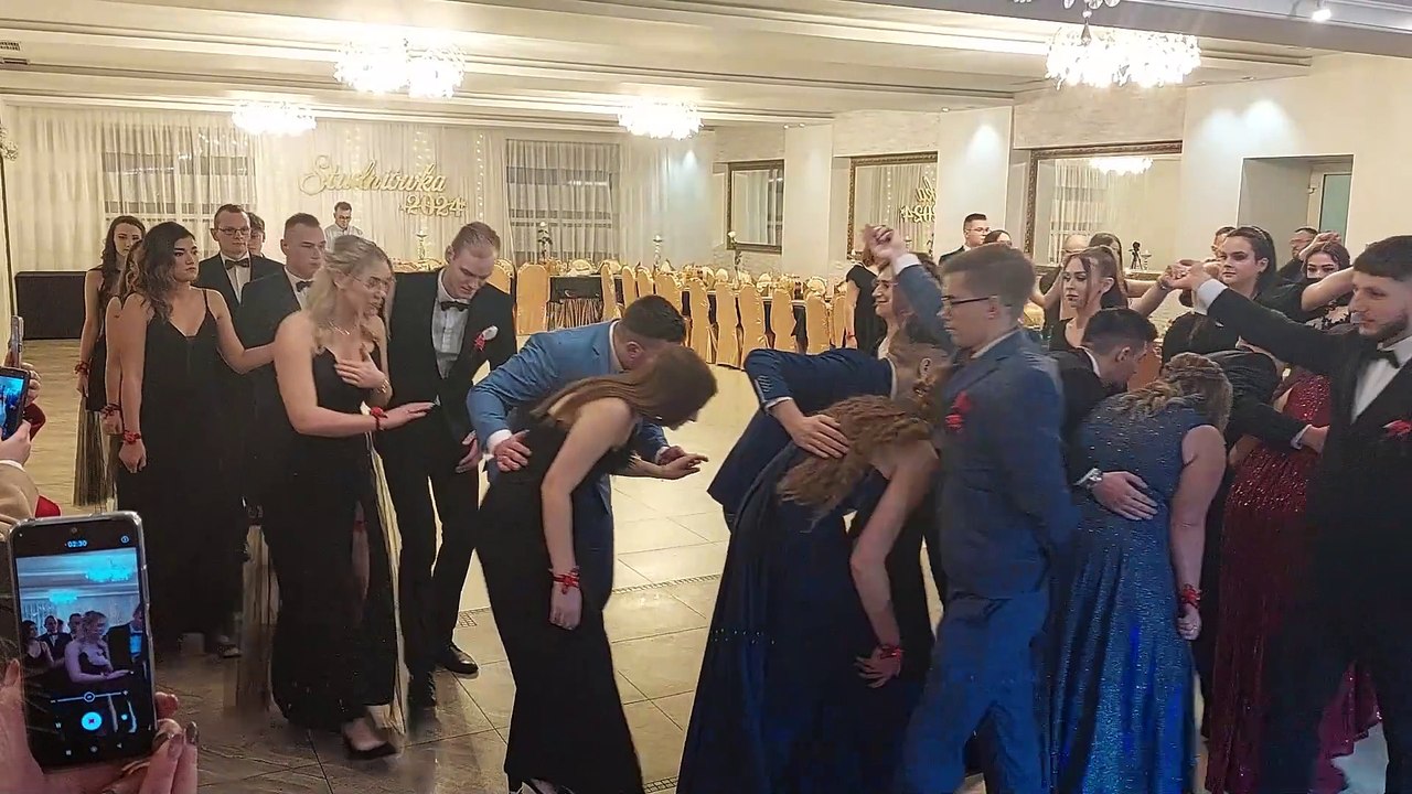 Studniówka 2024 maturzystów Zespołu Szkół w Lubrańcu Marysinie