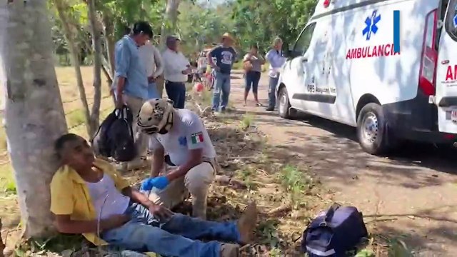 Se vuelca camión de Limpia Pública de Acayucan, reportan heridos