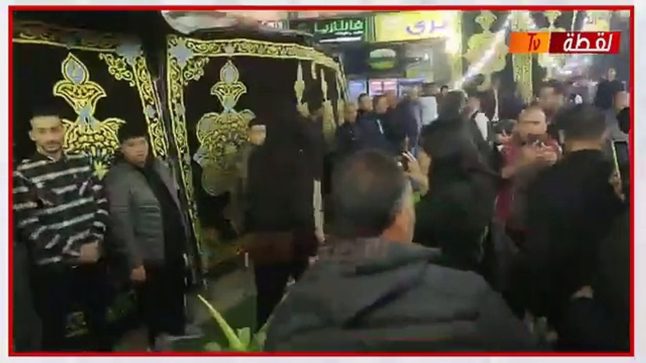 هروب لاعبي الاهلى في تكاتك بسبب هجوم الجمهور بعد خروجهم من عزاء احمد نبيل كوكا