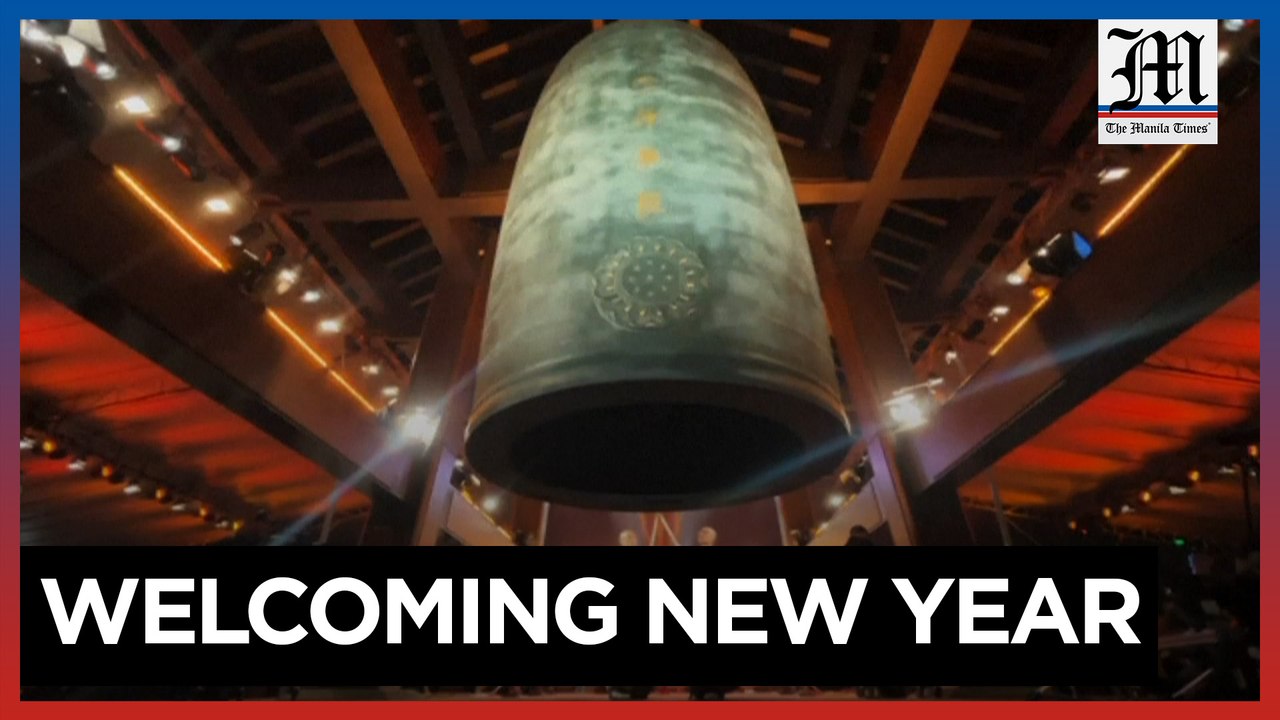 Taiwanese monks ring bell for Lunar New Year