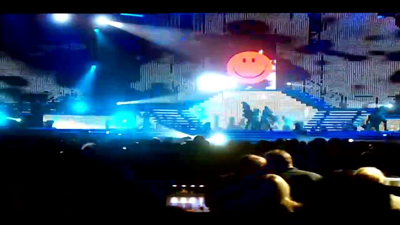 KYLIE MINOGUE – Live — Shocked — Act two - SMILEY-KYLIE ● KYLIE 'SHOWGIRL' The Greatest Hits Tour • (KYLIE MINOGUE LIVE IN LONDON) · 2005