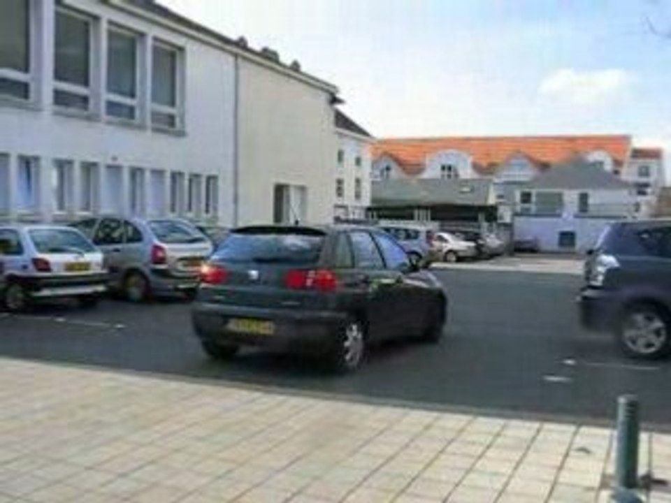 Saint Sébastien sur Loire : parking rue Jean Macé