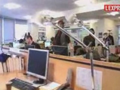 Davey danse dans les couloirs de L'Express