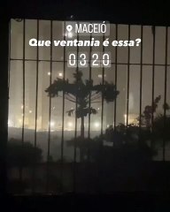 Forte ventania assusta moradores de Maceió, na madrugada deste domingo