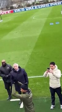 Mbappé agradeciendo a la afición entre gritos de: Kylian en París
