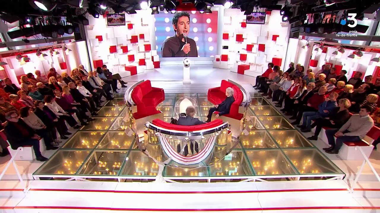 Michel Drucker reçoit Serge Lama dans "Vivement dimanche" sur France 3.