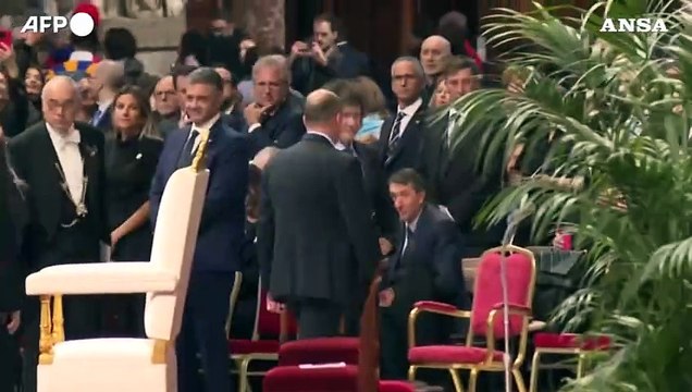 L'abbraccio tra il Papa e il presidente argentino Milei nella Basilica di San Pietro