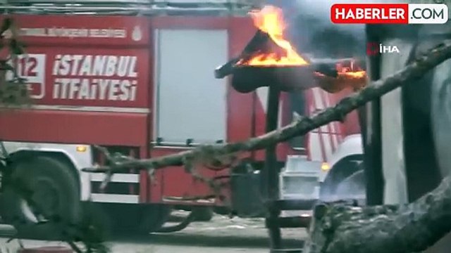 Kartal'da İBB'ye ait lojmanda işçilerin kaldığı konteyner alev alev yandı