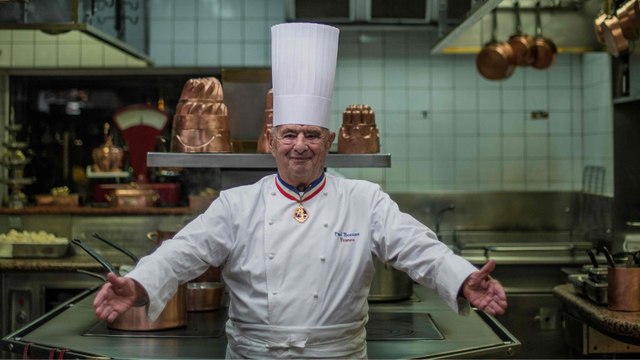 GALA VIDEO - “Trois étoiles, trois pontages et trois femmes” : quand Paul Bocuse assumait clairement sa polygamie