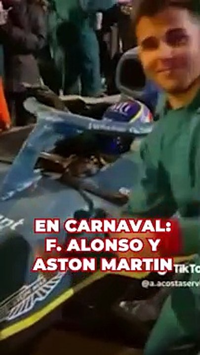 El mejor disfraz de carnaval: Fernando Alonso y Aston Martin