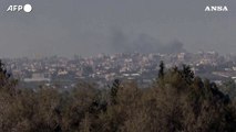 Gaza, il fumo si alzano nel sud della Striscia dopo gli attacchi dell'Idf