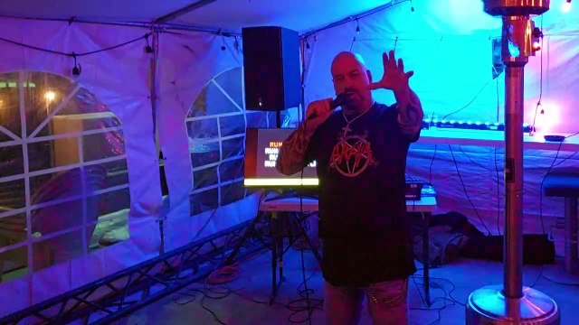 IRON MAIDEN - RUN TO THE HILLS (PERFORMED AT LEATHERHEADS)