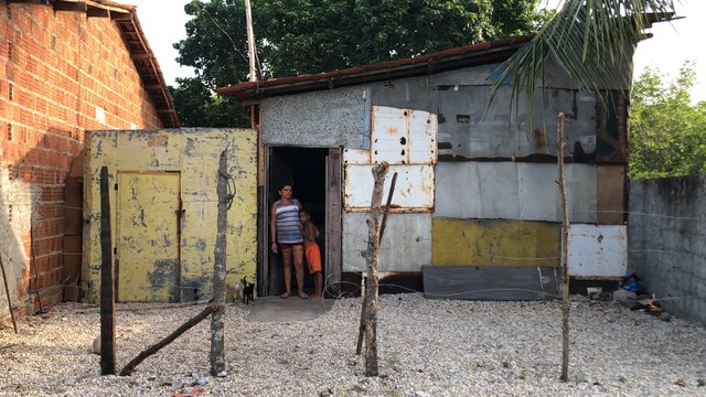 CASA DE LATA EM PITIMBU NA PARAÍBA, MULHER PEDE AJUDA!