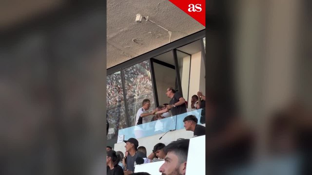 Mosa se acerca a Stöhwing después del gol de Vidal y esto ocurre. inédito