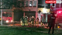 Fatih'te ahşap binada başlayan yangın yanındaki binaya da sıçradı Balat'ta korkutan yangın: 1 kişi dumandan etkilendi