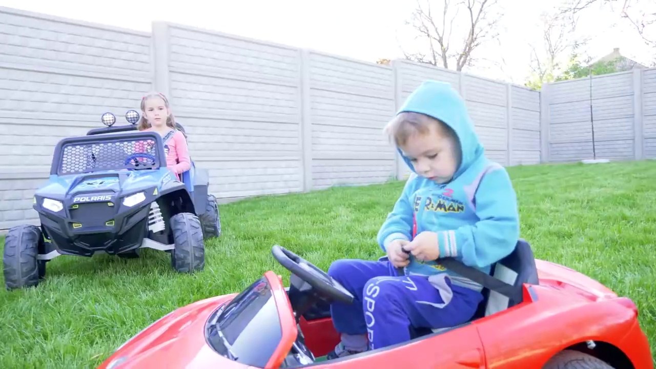 Melissa and Arthur ride on children's Motorbike and Cars