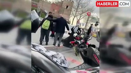 Trafikte yaşanan 'sinyal vermedin' kavgası kamerada: 'Senin kemiklerini kırar eline veririm'