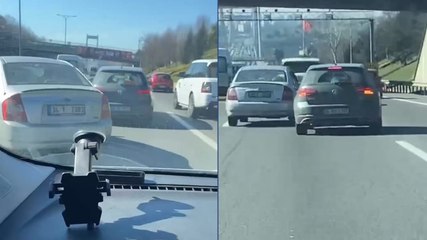 Trafikte tehlikeli inatlaşma kamerada