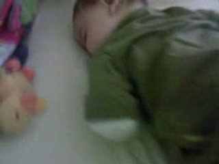 ethan qui dort a 4 pattes lol