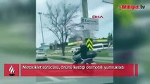 Maltepe'de motosikletli, önünü kestiği otomobili yumrukladı