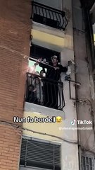 Geolier accolto da eroe a Napoli, fuochi d'artificio e striscioni: "Ci hanno fischiato e ora fischiamo noi loro"