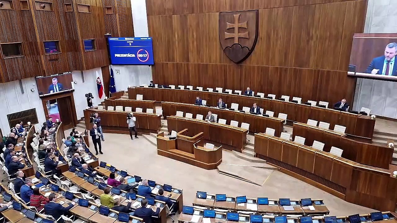 ZÁZNAM: Poslanci sa pokúsia začať rokovanie o odvolávaní M. Šimkovičovej v utorok