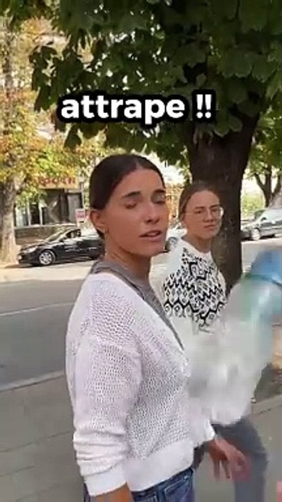 ATTRAPE ET... 