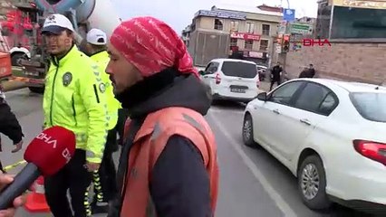 Beton mikseri ışıklarda hamile kadına çarparak bebeğiyle ölümüne neden oldu