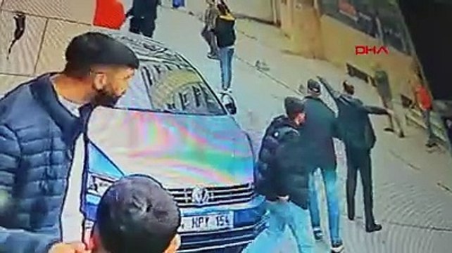 AK Partili Aziz Yeniay'ın seçim çalışması sırasındaki silahlı saldırıda vurulma anı ortaya çıktı