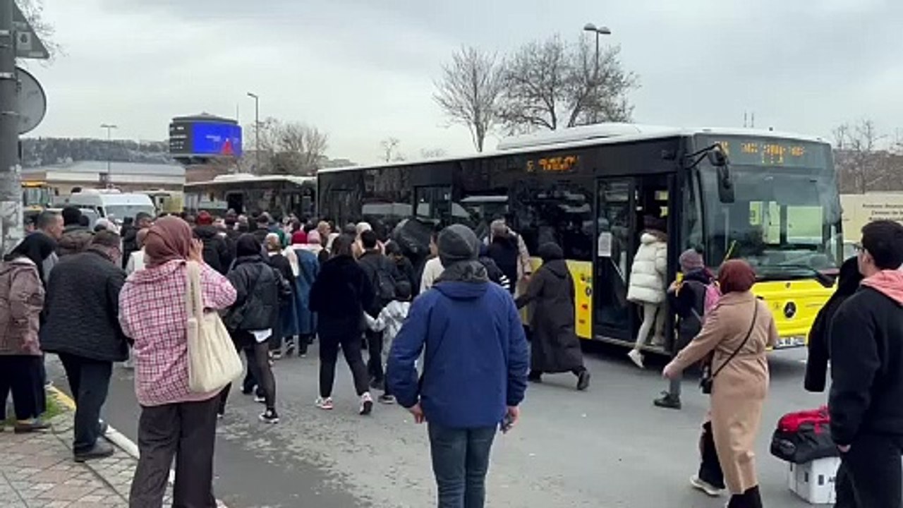 Yine İstanbul yine arıza! Ekrem geziyor vatandaş bekliyor