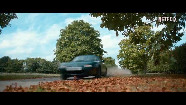 Bande-annonce de la série Un Jour : La meilleure scène du livre a été coupée dans la série et l'actrice Ambika Mod (Emma) en est dégoûtée : Ca craint...