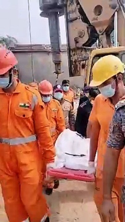 114 घण्टे रेस्क्यू ऑपरेशन के बाद बाहर निकाला मह...