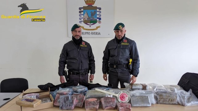 Traffico di droga, i finanzieri di Aversa sequestrato cocaina per 5 milioni di euro a Caivano (12.02.24)