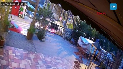 Üsküdar'da hafif ticari aracın restorana girdiği anlar kamerada