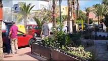 Un coche arde en llamas en Ciudad Jardín, Las Palmas de Gran Canaria