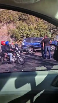 Rastra sin frenos colisionó con 17 vehículos en anillo periférico