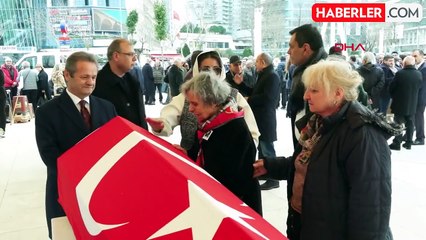Eski Devlet Bakanı Yılmaz Karakoyunlu Hayatını Kaybetti