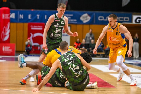 Adrian Bogucki i Dariusz Wyka po koszykarskim meczu Arka Gdynia - Legia Warszawa