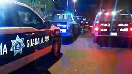 Tras persecución detienen a dos personas en moto robada