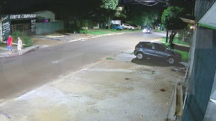 Câmera flagra colisão na Rua Maracaí que deixou mulher ferida