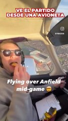 Un hincha se queda sin entrada para el Liverpool vs Burnley y decide verlo en avioneta