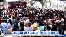 Abuchean a Cuauhtémoc Blanco y López Obrador intenta defenderlo