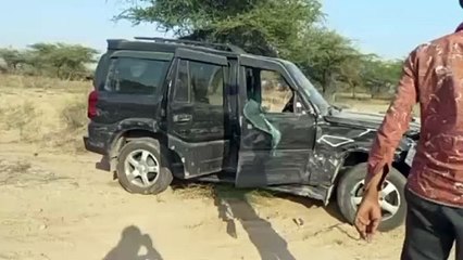 दो कारों की ​भिड़ंत से 2 की मौत, 3 गंभीर घायल