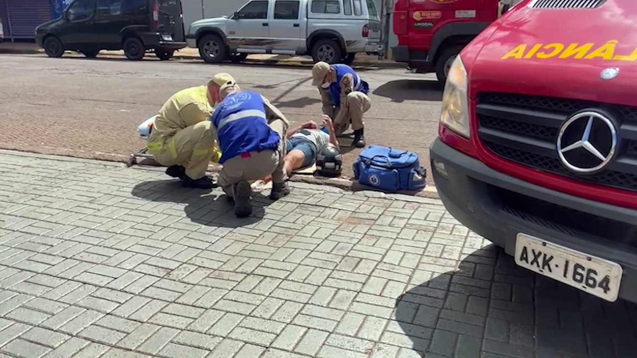 Homem sofre ferimentos no pé após acidente na Avenida Carlos Gomes