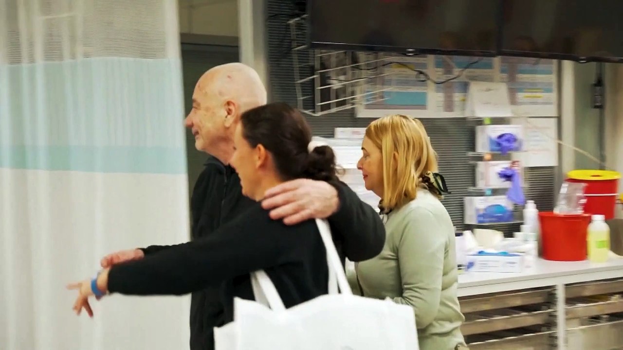 Tränen der Freude: Befreite Geiseln umarmen endlich ihre Familien