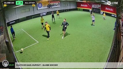 Faute de Gael Dupouy - GLOBE SOCCER