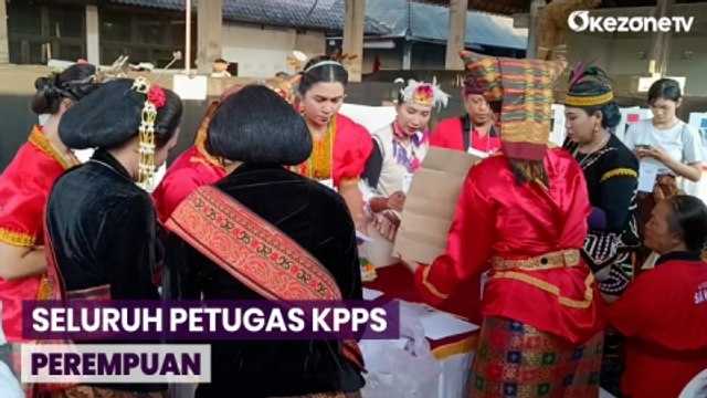 Keunikan Salah Satu TPS di Gianyar Bali, Seluruh Petugas KPPS Perempuan dan Kenakan Pakaian Adat