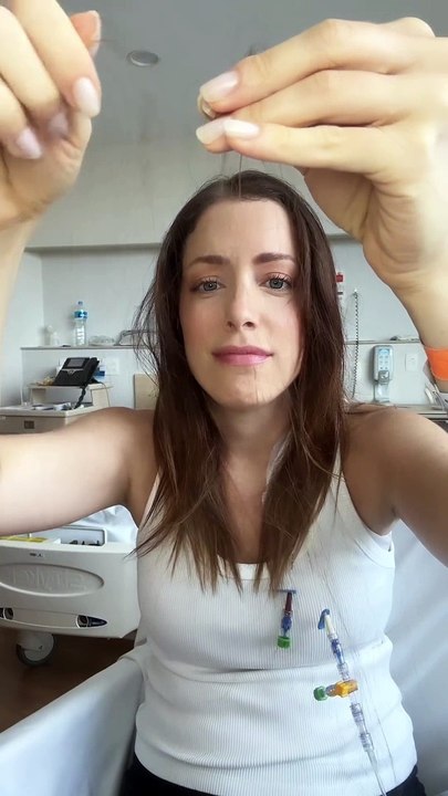 Fabiana Justus posta vídeo cortando cabelo durante tratamento contra leucemia