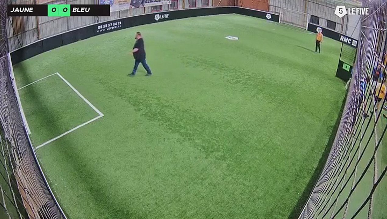 12/02 à 18:52 - Football Terrain 3 (LeFive Limoges)