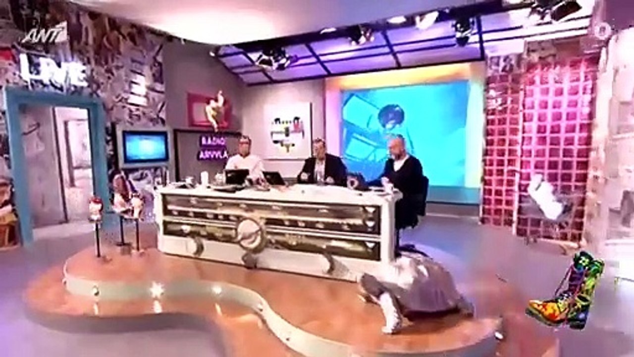 Το σχόλιο του Αντώνη Κανάκη για το σατιρικό τραγούδι του Πάνου Βλάχου